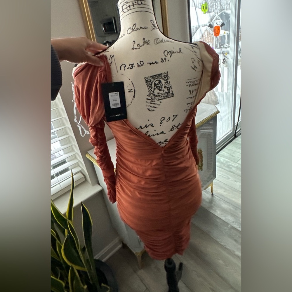 Ready in A ruched off shoulder midi dress. - Picture 10 of 12